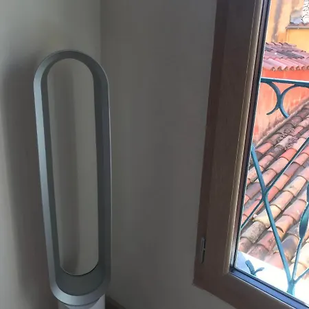 Spacious And Bright Flat Close To The : Heart Of Old *