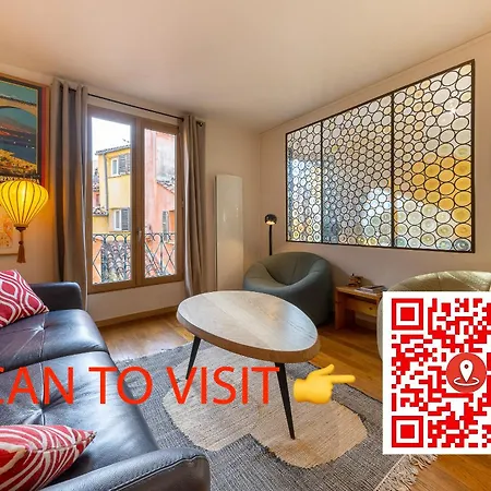 Spacious And Bright Flat Close To The : Heart Of Old Apartment