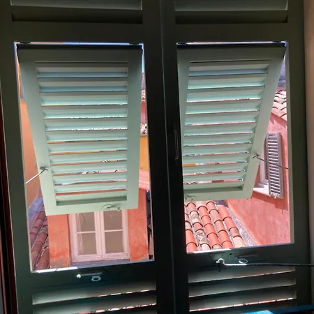 Spacious And Bright Flat Close To The : Heart Of Old Nicea