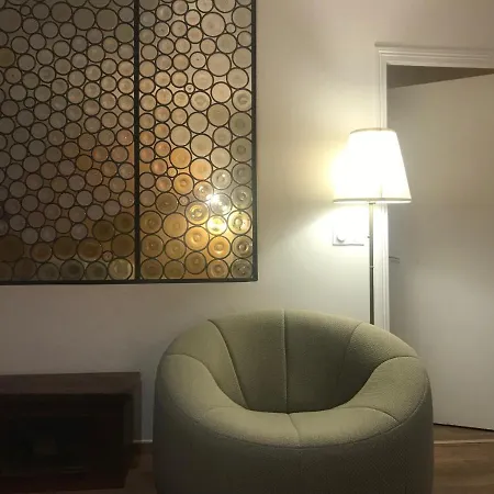 Spacious And Bright Flat Close To The : Heart Of Old Διαμέρισμα
